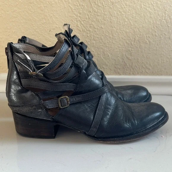 Freebird by Steven Black Heeled Boots - Picture 3 of 8